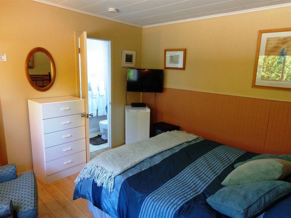 Motel Des Deux Lacs Waterloo Exterior photo
